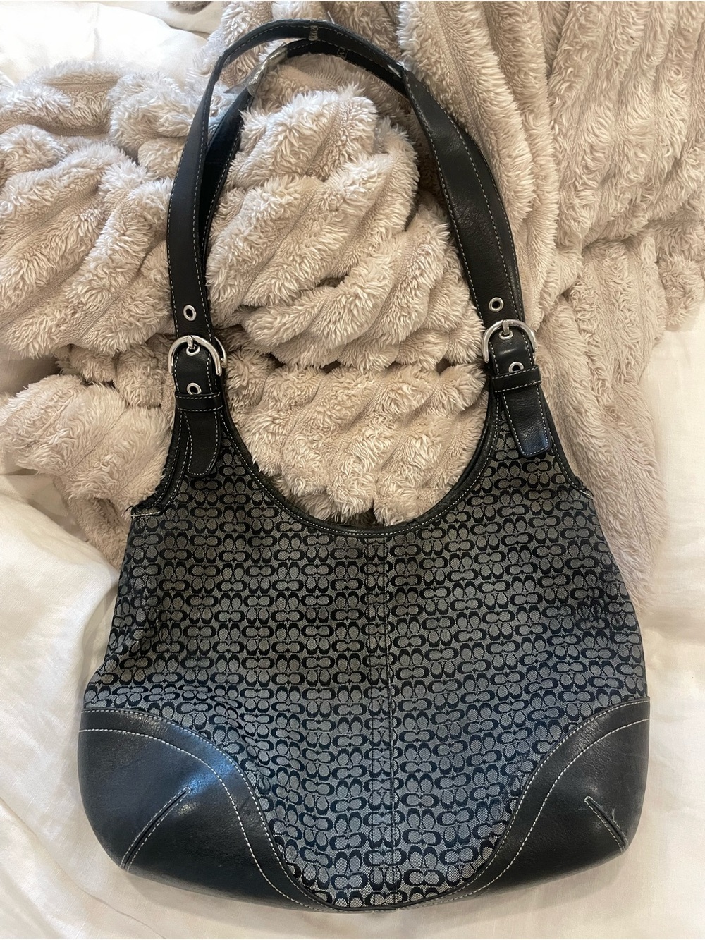 Vintage Y2K authentic coach bag with black leather buckle details